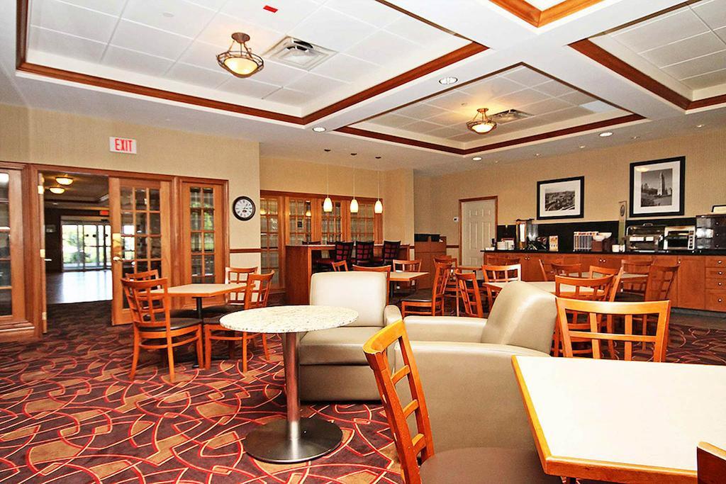 Fairfield & By Marriott Kanata Hotel 3*
