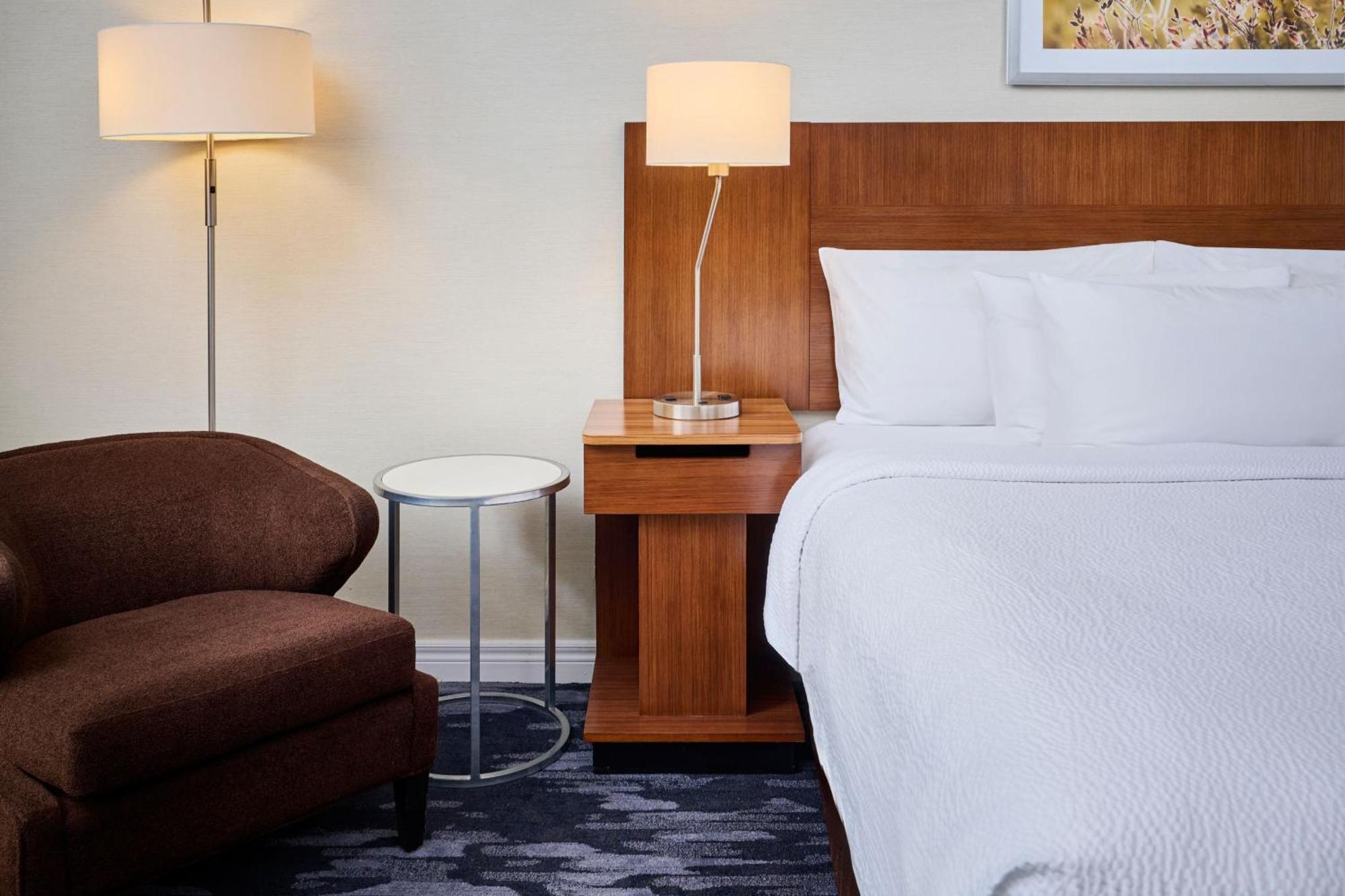 Hotel Fairfield & By Marriott Kanata 3*