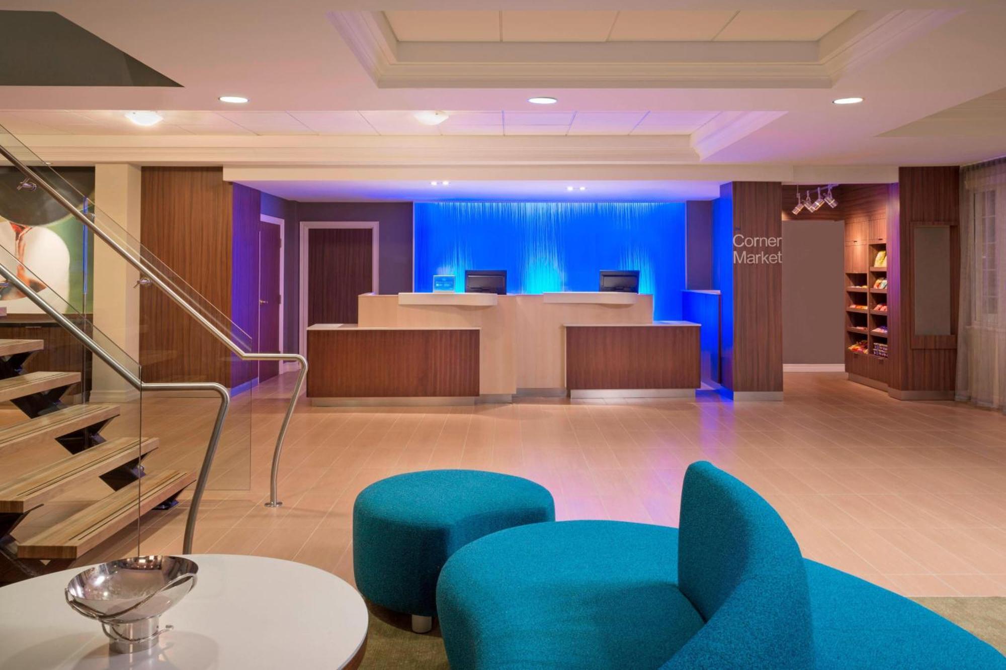 Fairfield & By Marriott Kanata 3*